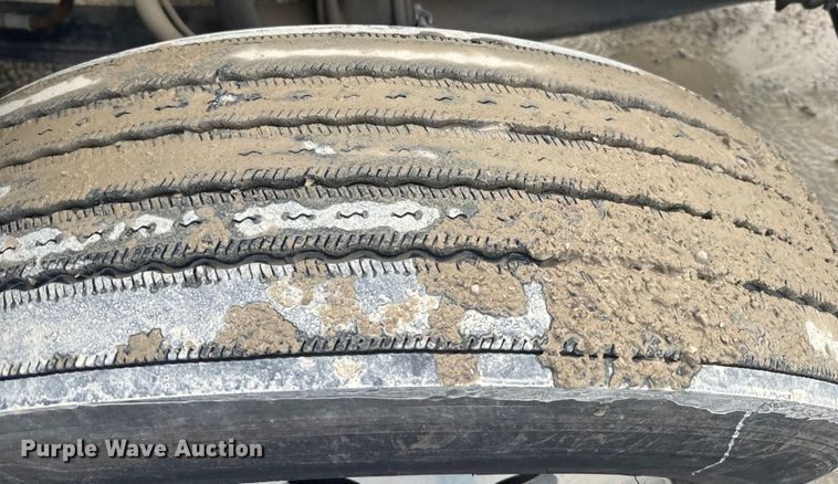 image for item EJ2697 2006 Kenworth T800 semi truck