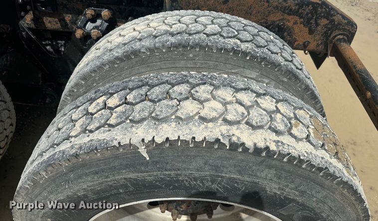 image for item EJ2697 2006 Kenworth T800 semi truck