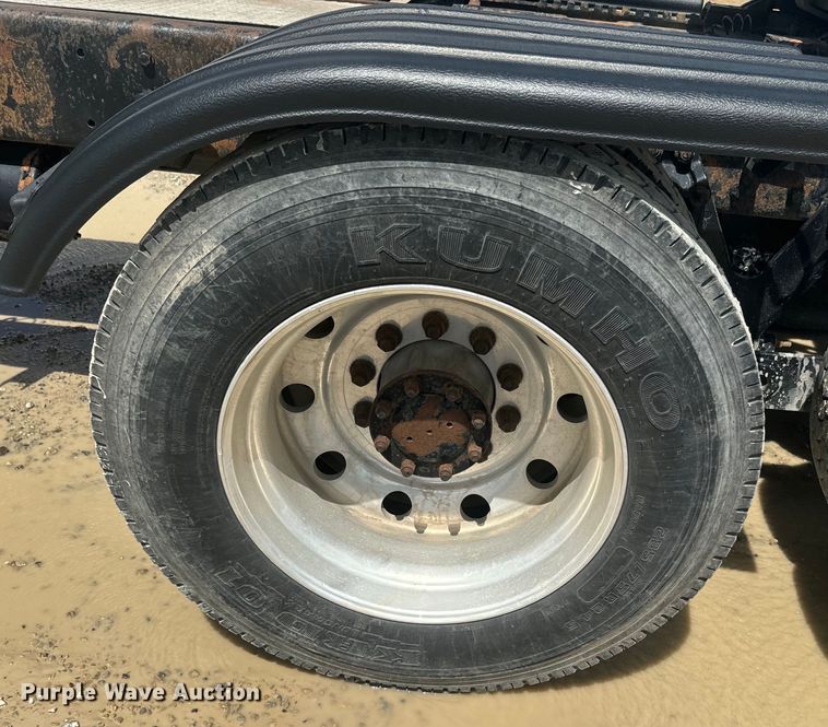 image for item EJ2697 2006 Kenworth T800 semi truck