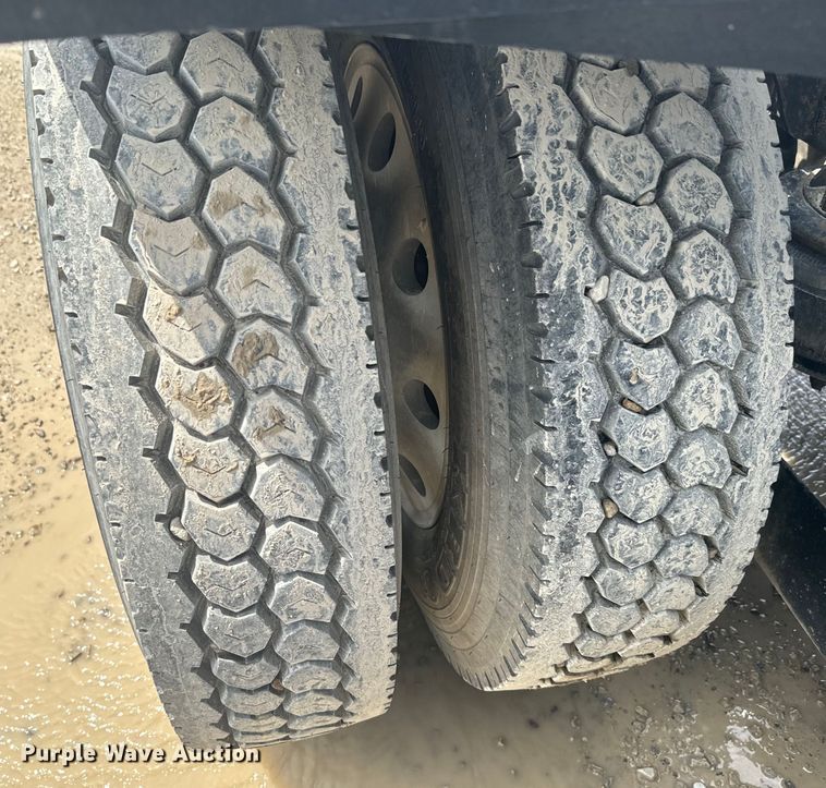 image for item EJ2697 2006 Kenworth T800 semi truck