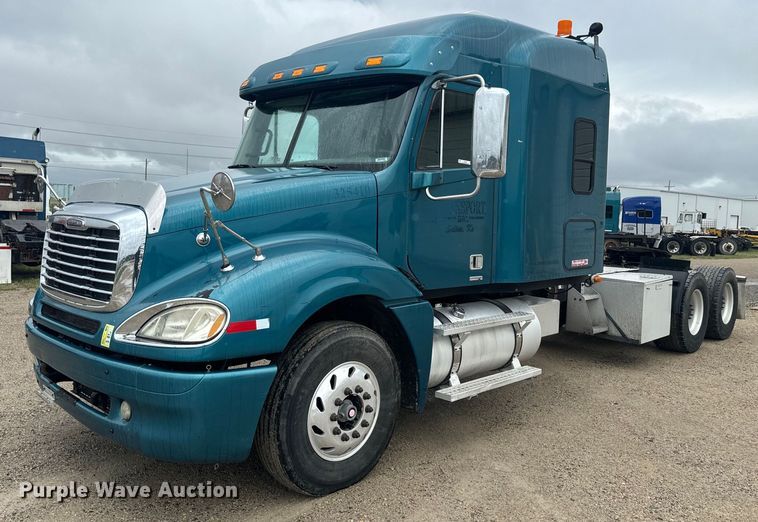 image for item EJ2723 2010 Freightliner Columbia  semi truck