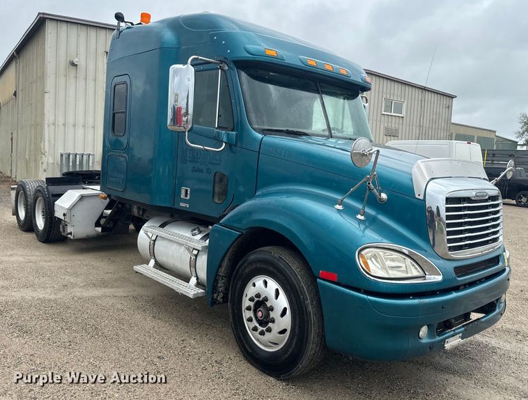 image for item EJ2723 2010 Freightliner Columbia  semi truck