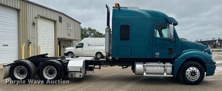 image for item EJ2723 2010 Freightliner Columbia  semi truck