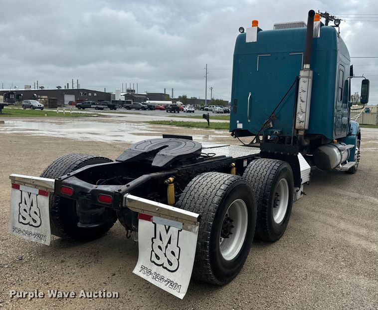 image for item EJ2723 2010 Freightliner Columbia  semi truck