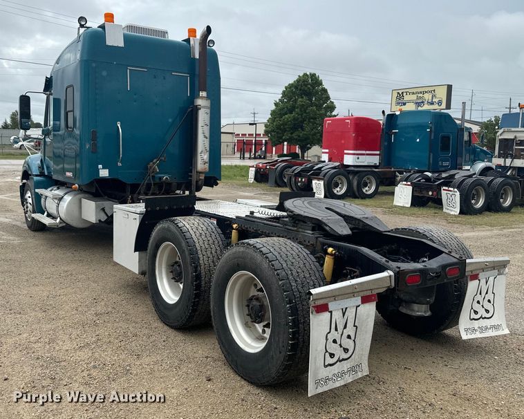 image for item EJ2723 2010 Freightliner Columbia  semi truck