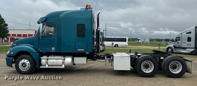 image for item EJ2723 2010 Freightliner Columbia  semi truck