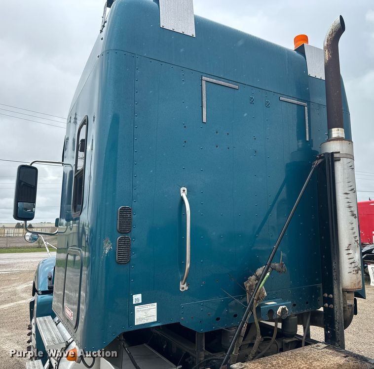 image for item EJ2723 2010 Freightliner Columbia  semi truck