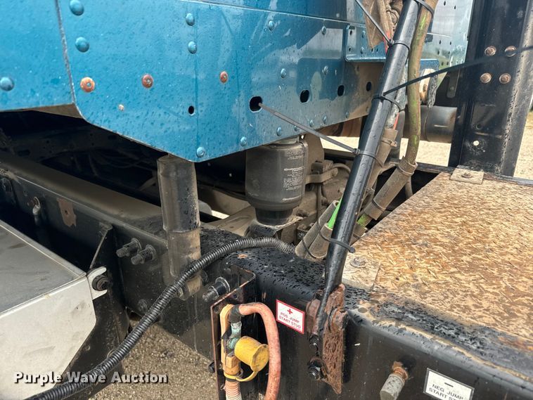 image for item EJ2723 2010 Freightliner Columbia  semi truck