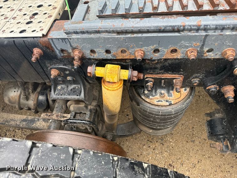 image for item EJ2723 2010 Freightliner Columbia  semi truck