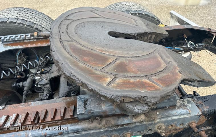 image for item EJ2723 2010 Freightliner Columbia  semi truck