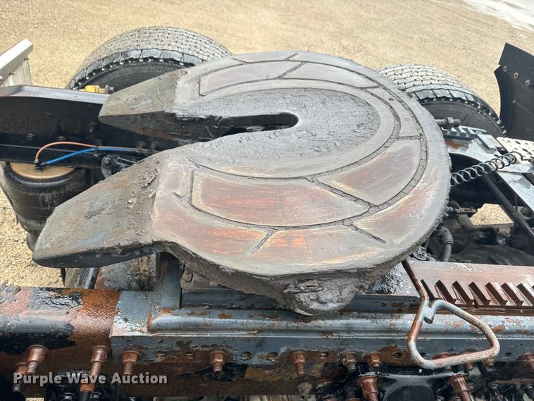 image for item EJ2723 2010 Freightliner Columbia  semi truck