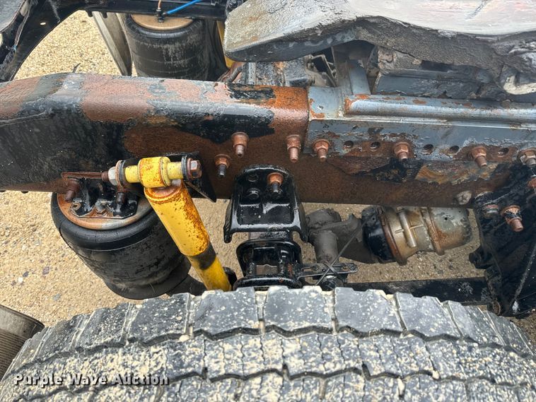 image for item EJ2723 2010 Freightliner Columbia  semi truck