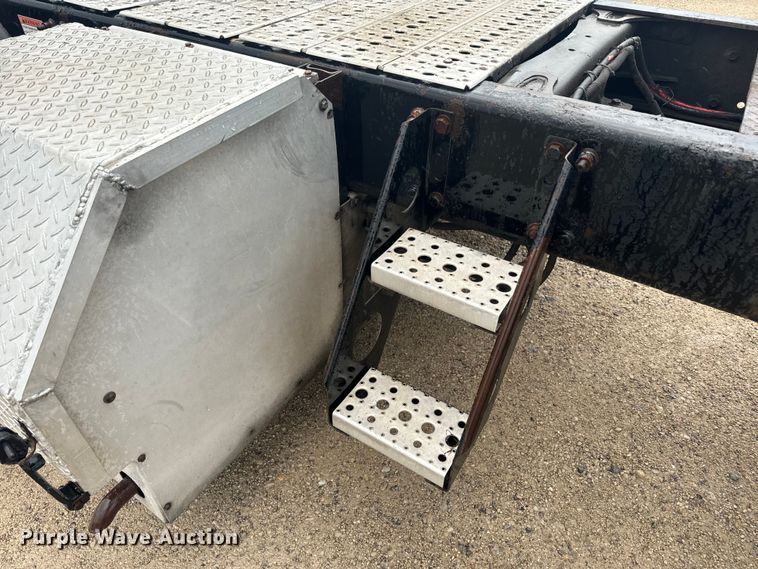 image for item EJ2723 2010 Freightliner Columbia  semi truck