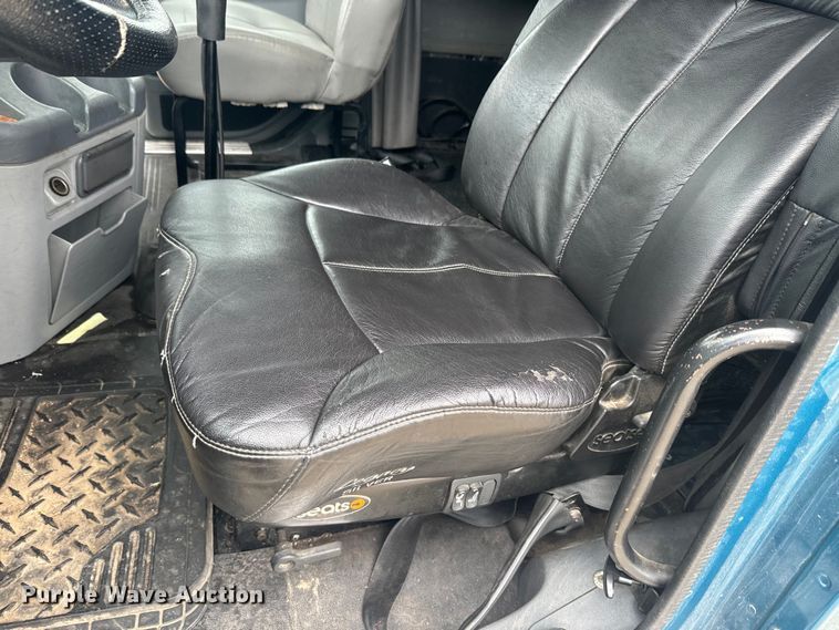 image for item EJ2723 2010 Freightliner Columbia  semi truck