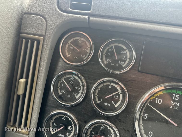 image for item EJ2723 2010 Freightliner Columbia  semi truck