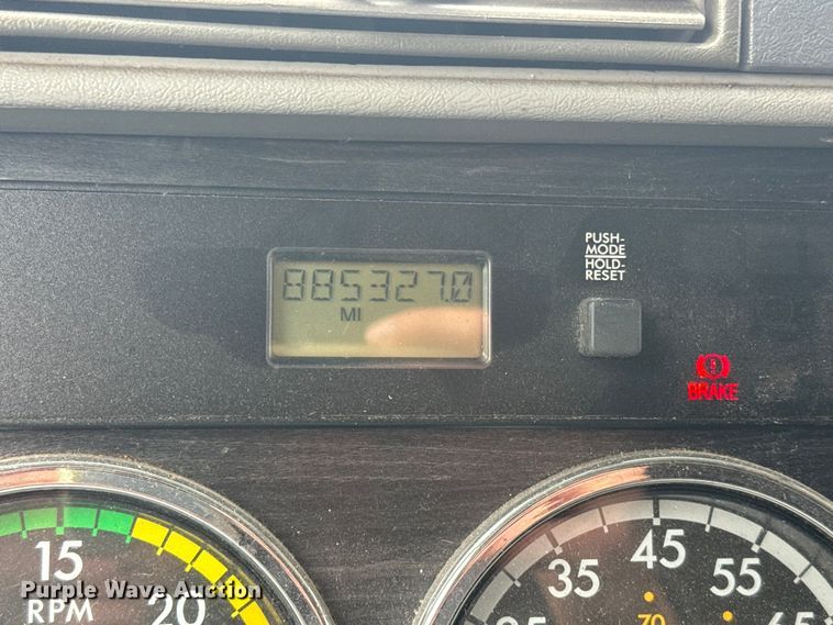 image for item EJ2723 2010 Freightliner Columbia  semi truck