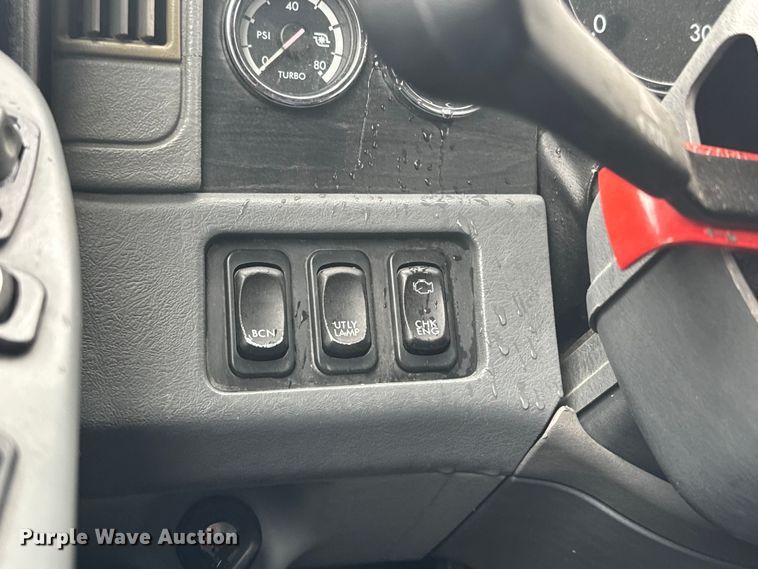 image for item EJ2723 2010 Freightliner Columbia  semi truck