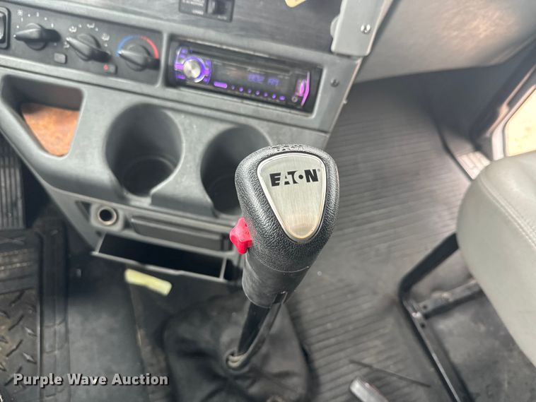 image for item EJ2723 2010 Freightliner Columbia  semi truck