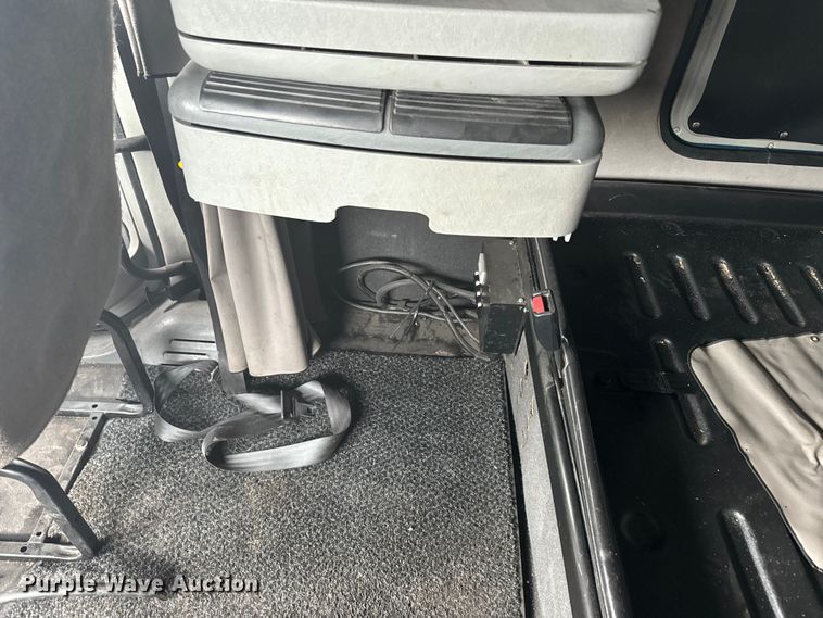 image for item EJ2723 2010 Freightliner Columbia  semi truck