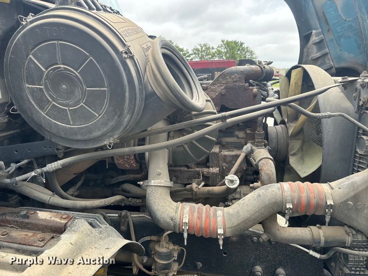 image for item EJ2723 2010 Freightliner Columbia  semi truck