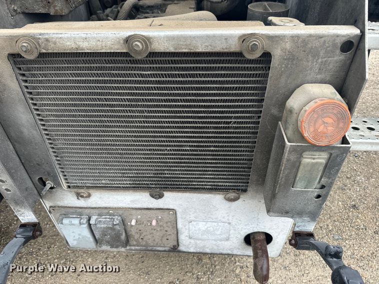 image for item EJ2723 2010 Freightliner Columbia  semi truck