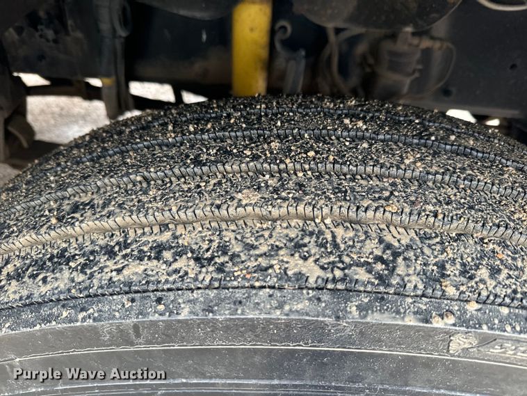 image for item EJ2723 2010 Freightliner Columbia  semi truck