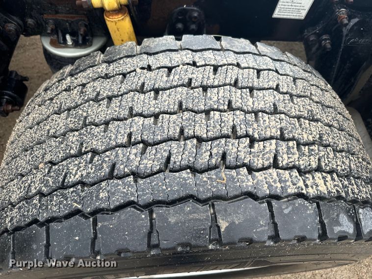 image for item EJ2723 2010 Freightliner Columbia  semi truck