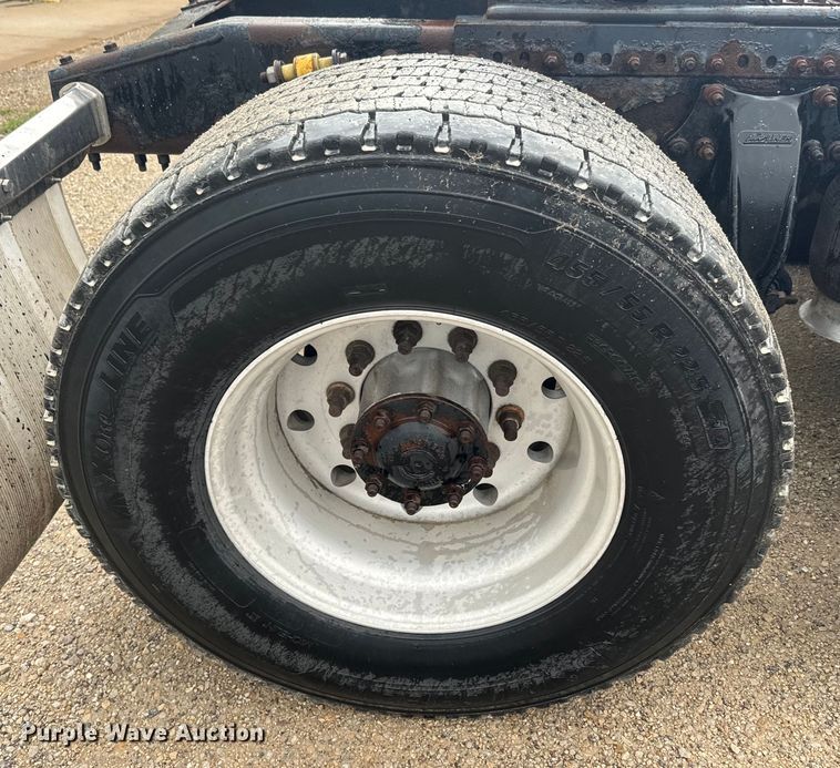 image for item EJ2723 2010 Freightliner Columbia  semi truck