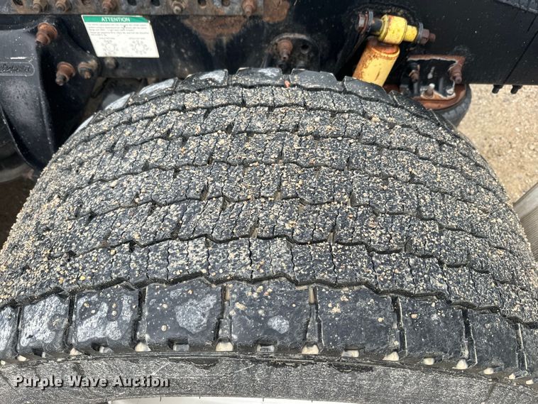 image for item EJ2723 2010 Freightliner Columbia  semi truck