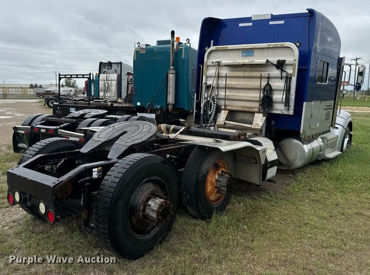 image for item EJ2725 2011 Peterbilt 386 semi truck