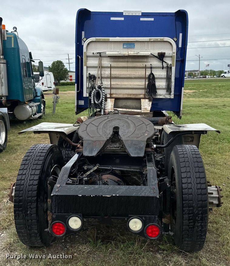 image for item EJ2725 2011 Peterbilt 386 semi truck