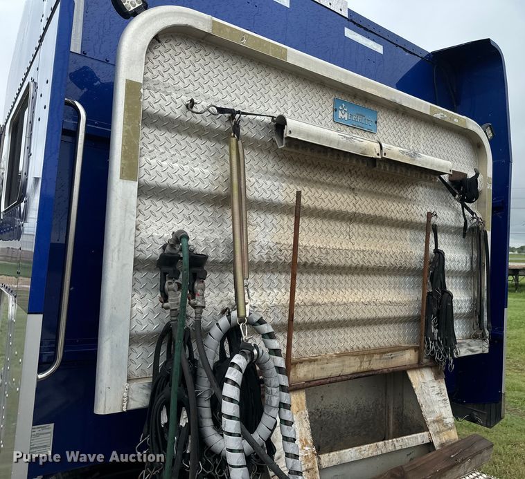 image for item EJ2725 2011 Peterbilt 386 semi truck