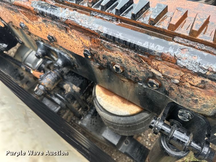 image for item EJ2725 2011 Peterbilt 386 semi truck