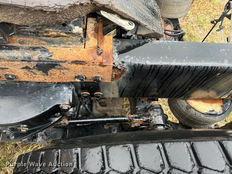 image for item EJ2725 2011 Peterbilt 386 semi truck