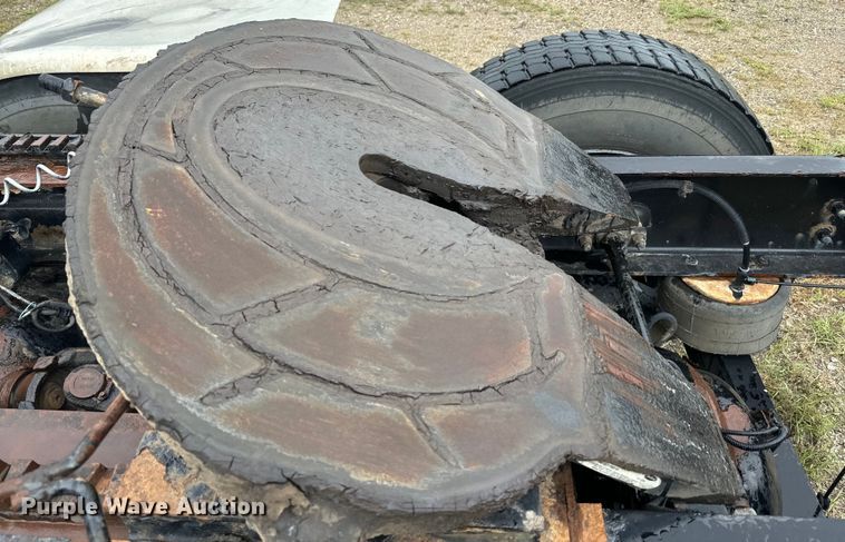 image for item EJ2725 2011 Peterbilt 386 semi truck