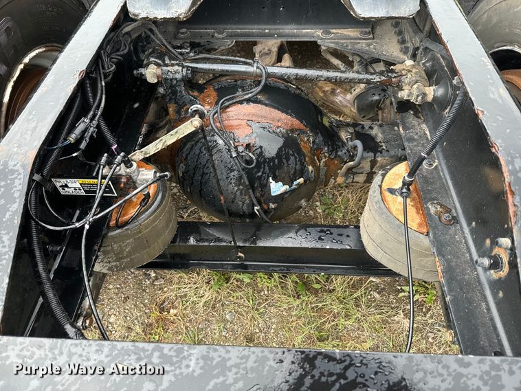 image for item EJ2725 2011 Peterbilt 386 semi truck