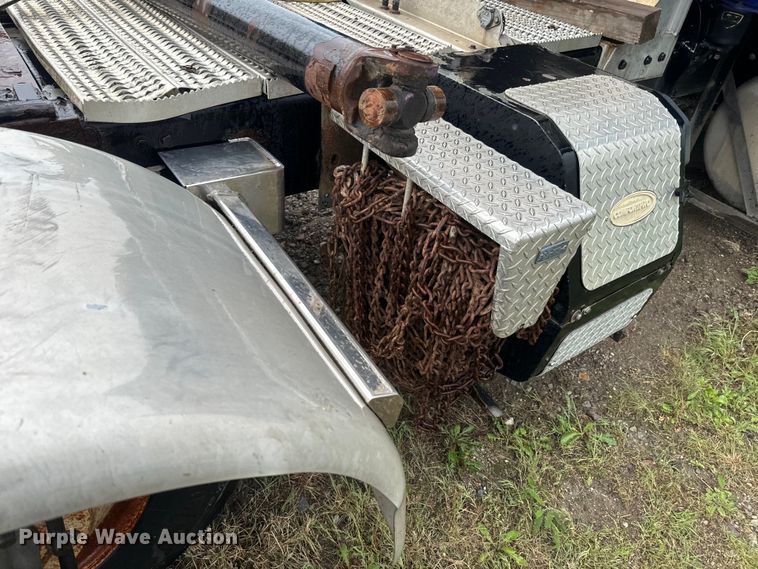 image for item EJ2725 2011 Peterbilt 386 semi truck