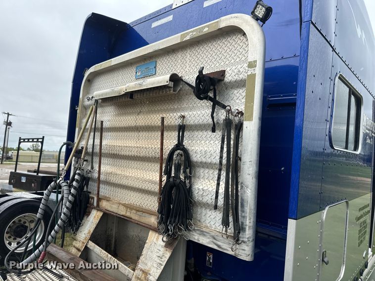 image for item EJ2725 2011 Peterbilt 386 semi truck