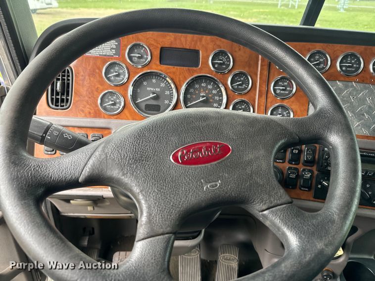 image for item EJ2725 2011 Peterbilt 386 semi truck