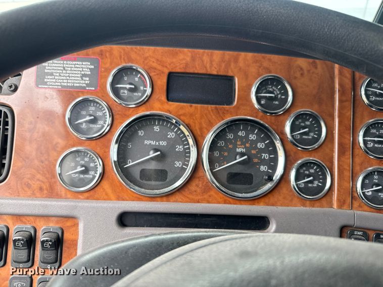 image for item EJ2725 2011 Peterbilt 386 semi truck