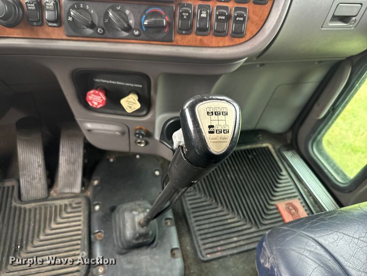 image for item EJ2725 2011 Peterbilt 386 semi truck