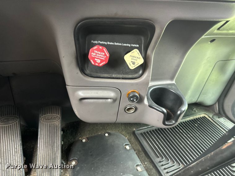 image for item EJ2725 2011 Peterbilt 386 semi truck