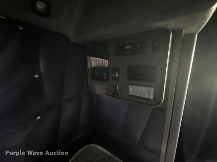 image for item EJ2725 2011 Peterbilt 386 semi truck