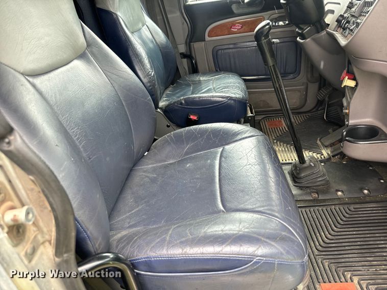 image for item EJ2725 2011 Peterbilt 386 semi truck