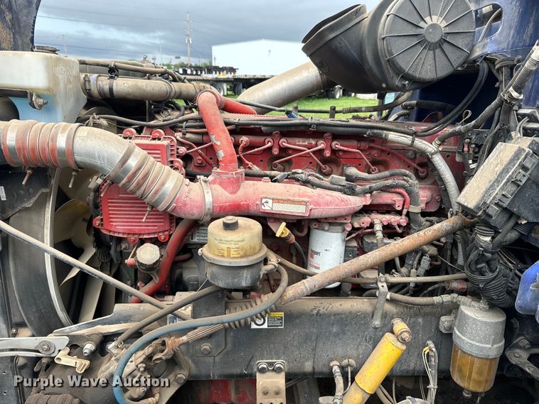 image for item EJ2725 2011 Peterbilt 386 semi truck