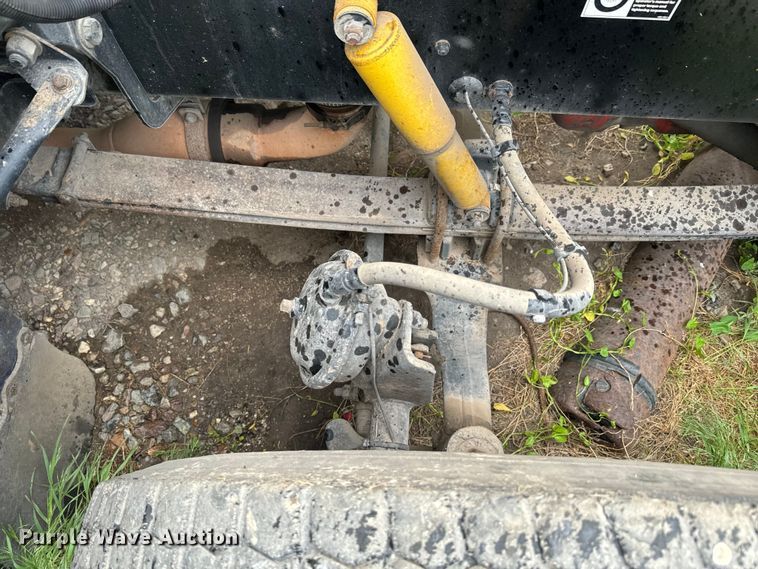 image for item EJ2725 2011 Peterbilt 386 semi truck