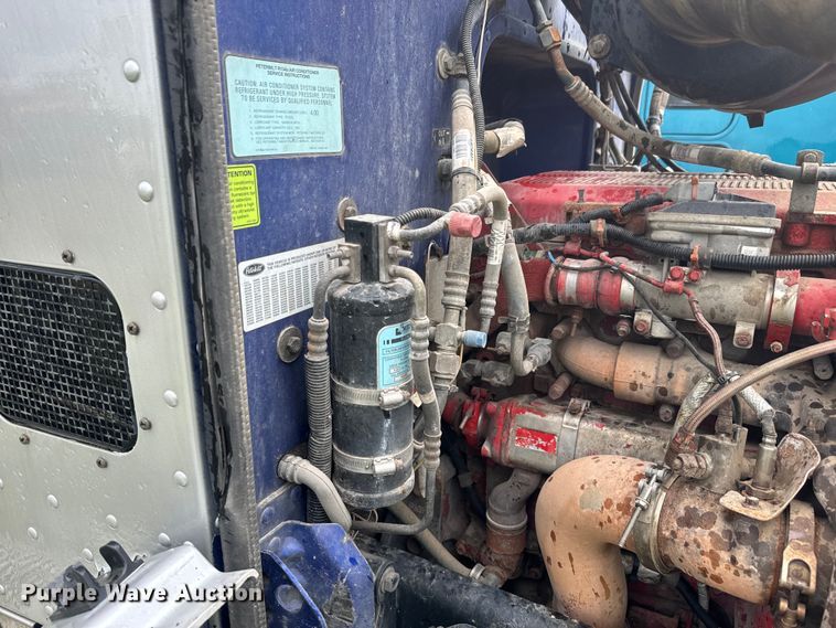 image for item EJ2725 2011 Peterbilt 386 semi truck