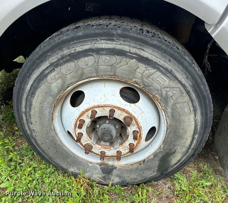 image for item EJ2725 2011 Peterbilt 386 semi truck