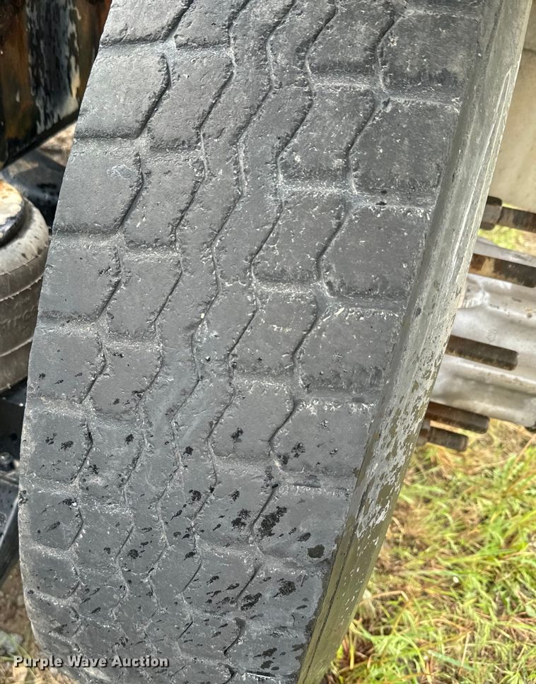 image for item EJ2725 2011 Peterbilt 386 semi truck