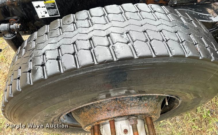 image for item EJ2725 2011 Peterbilt 386 semi truck